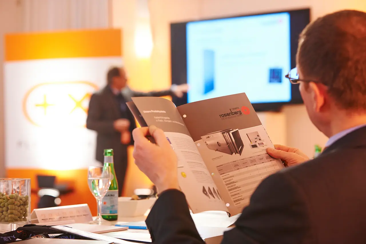 A juror follows the documentation during a presentation