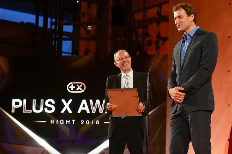 Jens Lehmann auf der Bühne der Plus X Award Night 2016