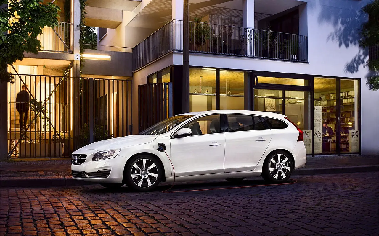 VOLVO V60 D6 PLUG-IN-HYBRID