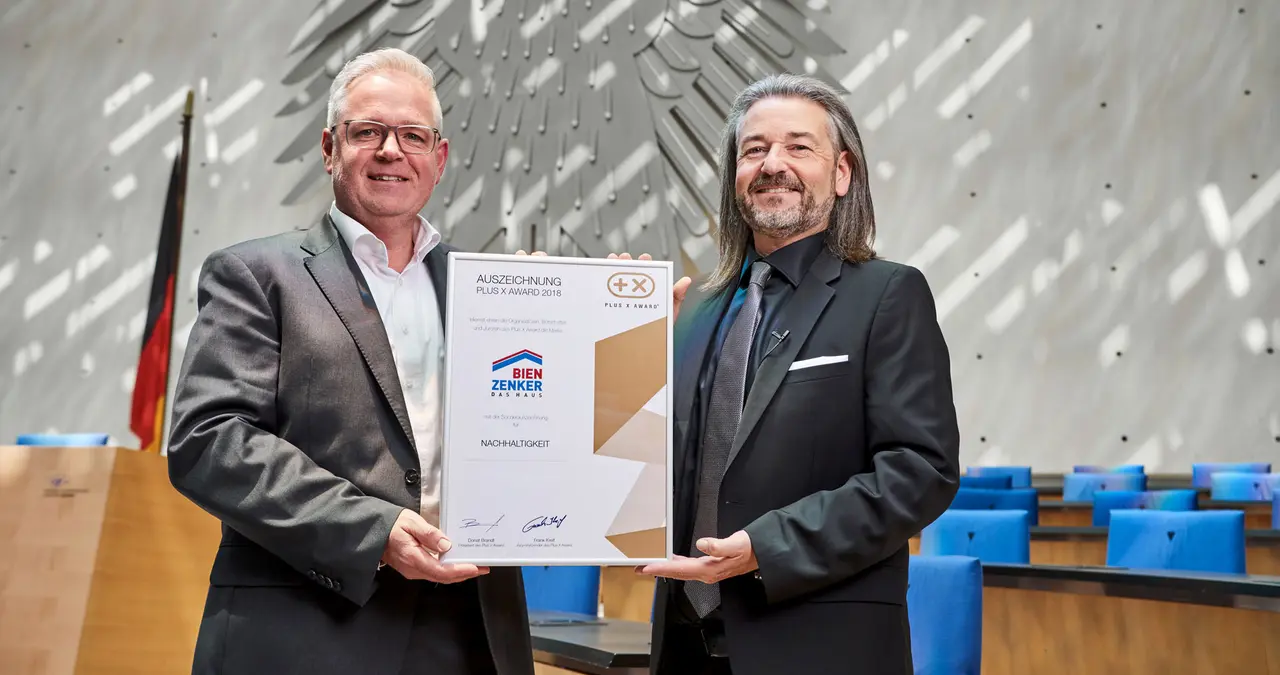Urkunde des Plus X Award 2018 für Bien-Zenker: Sonderauszeichnung Nachhaltigkeit
