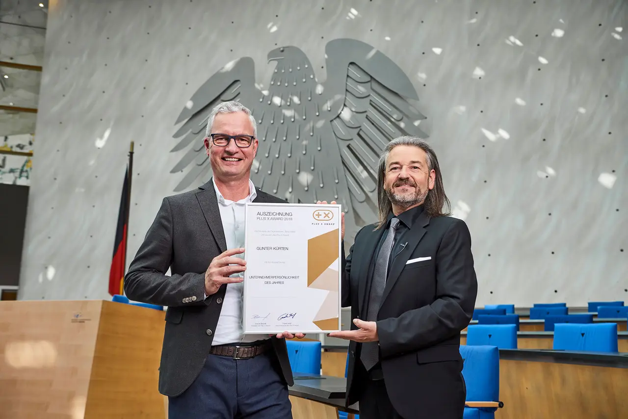 An award handed over in the plenary chamber
