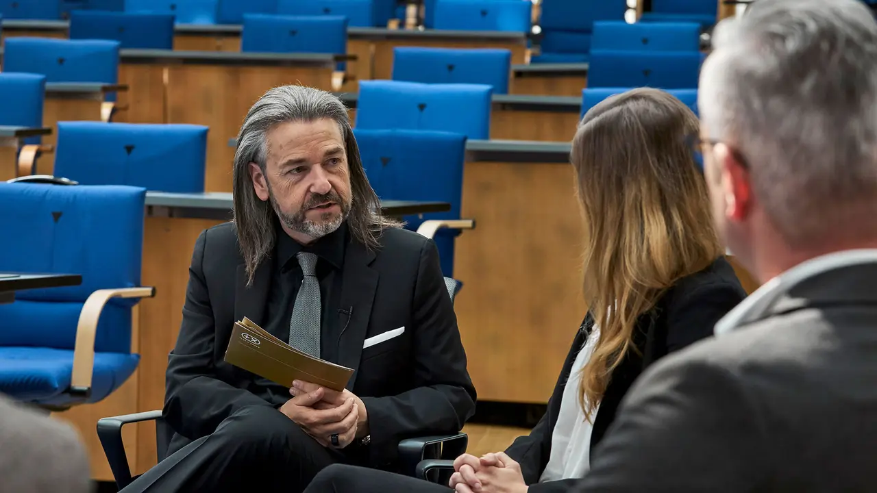 In conversation between the rows