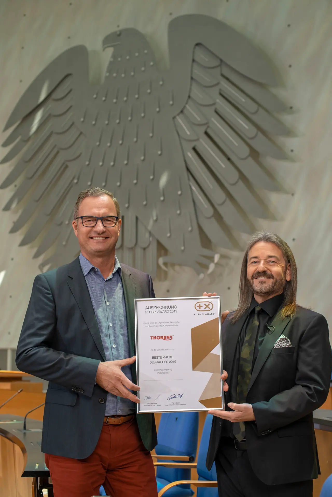 Übergabe der Urkunde