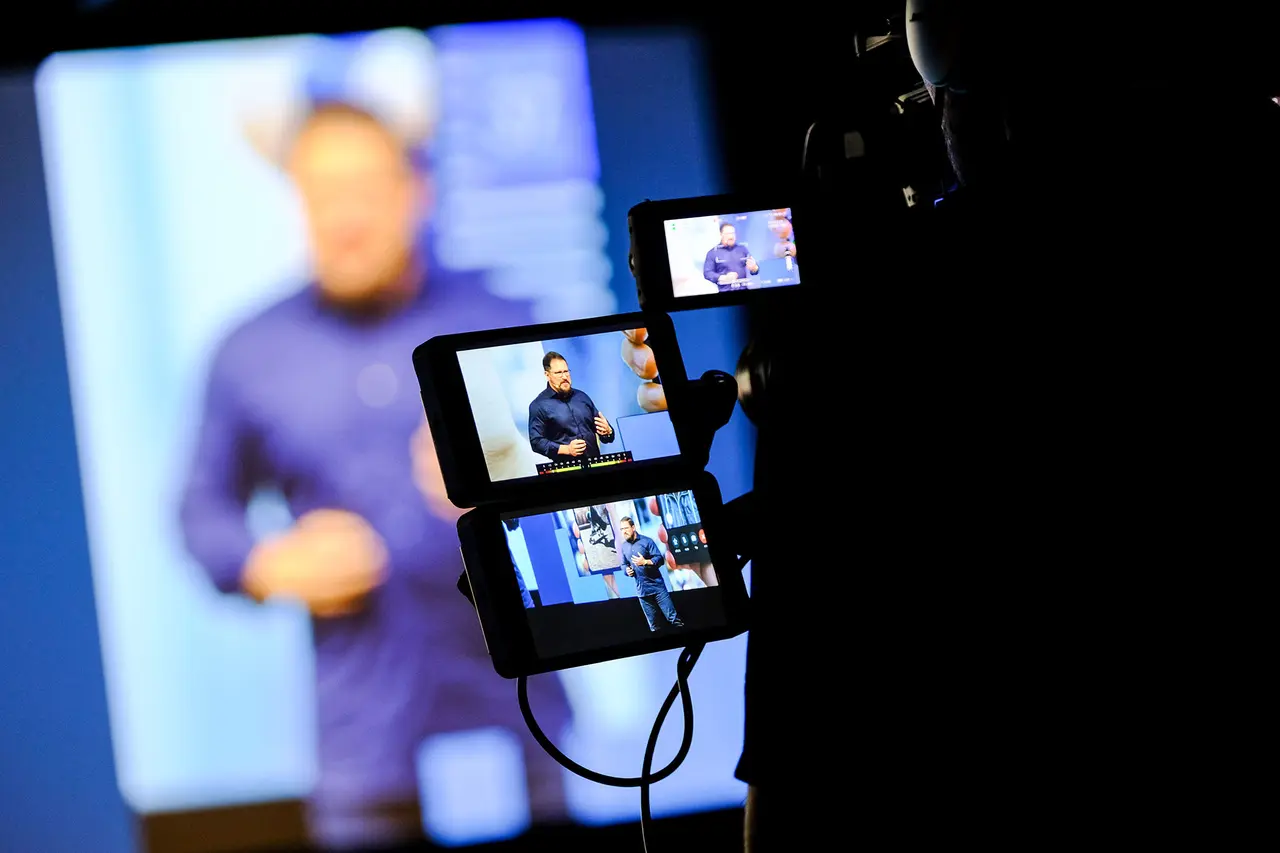 IFA 2019
- Qualcomm Keynote -
Cristiano Amon, Präsident Qualcomm, "5G ist da. Willkommen im Zeitalter der Erfindungen."
IFA 2019
- Qualcomm Keynote -
Cristiano Amon, President Qualcomm, "5G is here. Welcome to the Invention Age."