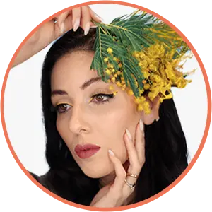 Porträt von Esther Crashion, Content Creator und Mitglied der Jury des Plus X Award Cosmetics