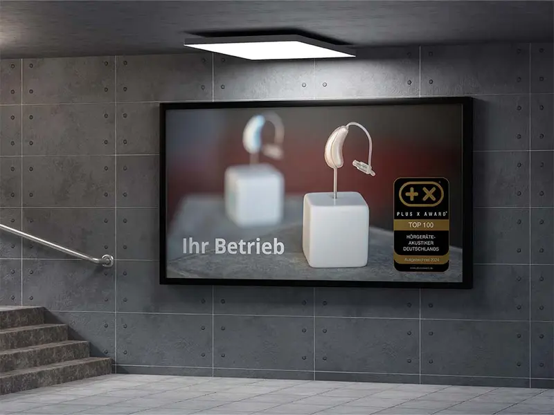 Plakat mit dem Siegel „Top 100 Hörgeräteakustiker Deutschlands“
