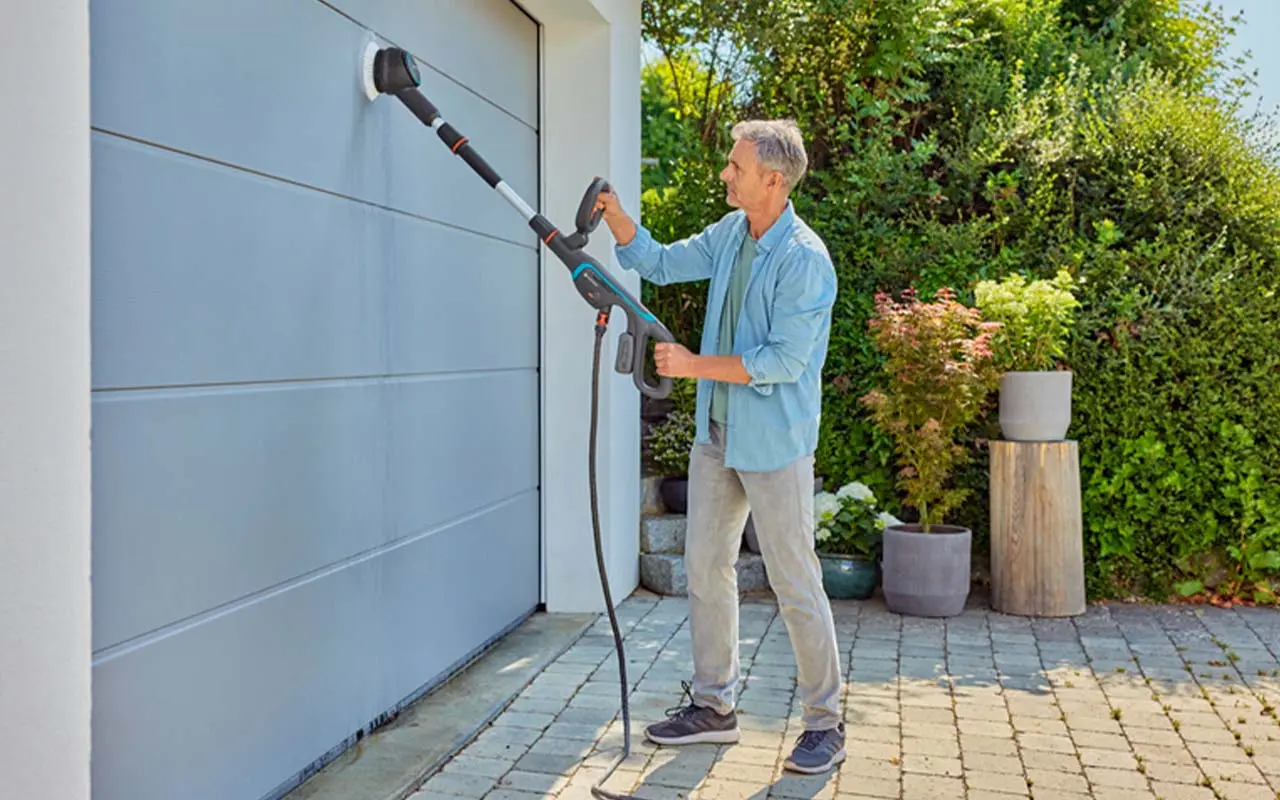 Gardena Akku-Multi-Reiniger AquaBrush Universal 03/18 V P4A