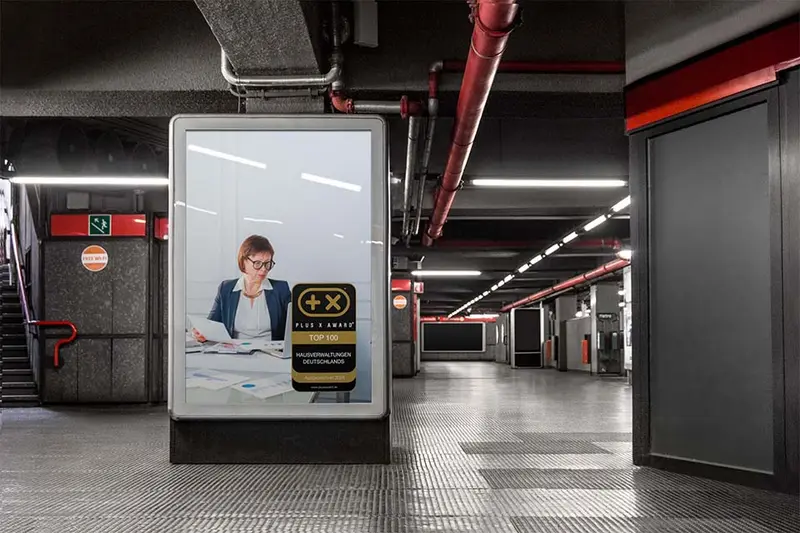 Plakat mit dem Siegel „Top 100 Hausverwaltungen Deutschlands“