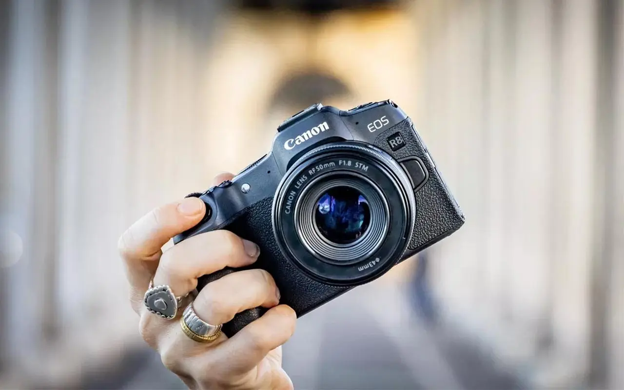 Canon EOS R8