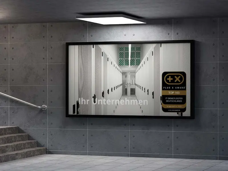Plakat mit dem Siegel „Top 100 IT Dienstleister Deutschlands 2025“