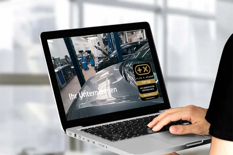 Website mit dem Siegel „Top 100 KFZ Werkstätten Deutschlands 2025“ auf einem Bildschirm