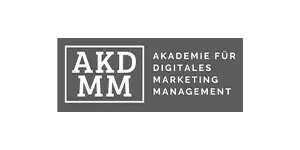 „AKDMM“